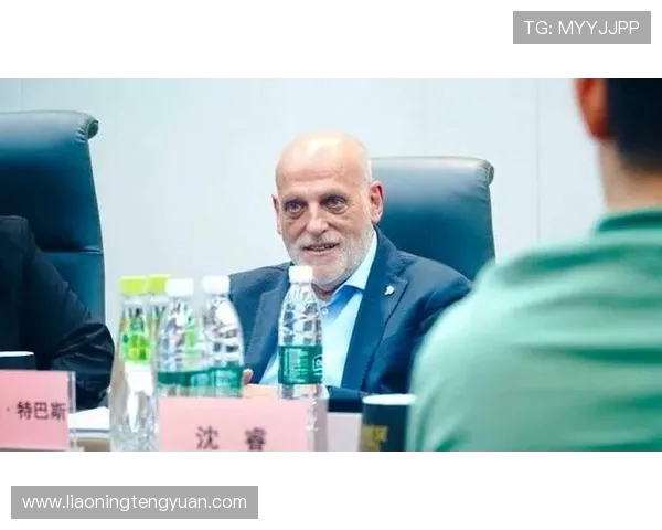 中足联与西甲联盟深化合作李克敏向特瓦斯颁发战略顾问聘书 中足联与西甲联盟深化合作李克敏向特瓦斯颁发战略顾问聘书